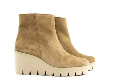 Enkellaarzen^Gabor Enkellaarzen Camel Sleehak Lion Suede