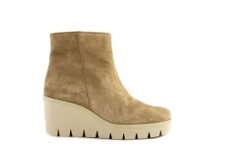 Enkellaarzen^Gabor Enkellaarzen Camel Sleehak Lion Suede