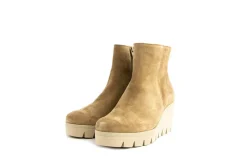 Enkellaarzen^Gabor Enkellaarzen Camel Sleehak Lion Suede